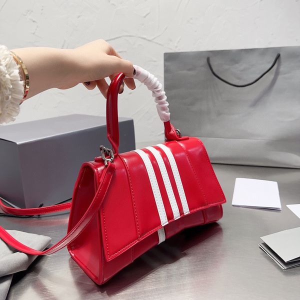 women bags designers bag lady design hourglass shoulderbags lady chainbag gold letter handbag crossbag luxury classic bag jointly-designed b
women bags designers bag lady design hourglass shoulderbags lady chainbag gold letter handbag crossbag luxury classic bag jointly-designed b