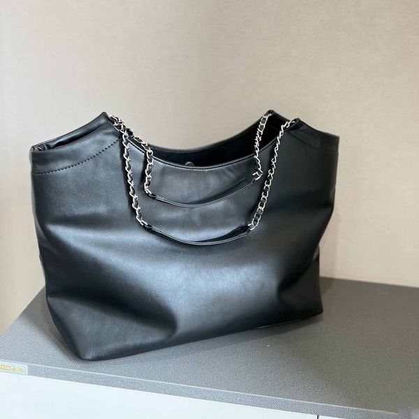 designer totes black soft leather women handbag large capacity multifunctional casual shopping bag
designer totes black soft leather women handbag large capacity multifunctional casual shopping bag