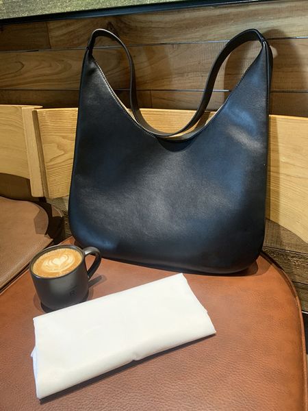 2023ss cross body handbags evening bags authentic leather bag women's fashion handbag shoulder belt shopping bag tote
2023ss cross body handbags evening bags authentic leather bag women's fashion handbag shoulder belt shopping bag tote