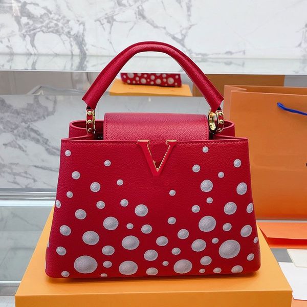 luxury capucines totes bag purse taurillon leather red circular design plain metal letter detachable strap large capacity pocket hasp hardwa
luxury capucines totes bag purse taurillon leather red circular design plain metal letter detachable strap large capacity pocket hasp hardwa
