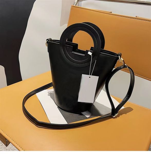 designer womens shoulder bag tote bags telfars bucket totes leather clutch handbags crossbody purse, Red;black
designer womens shoulder bag tote bags telfars bucket totes leather clutch handbags crossbody purse, Red;black