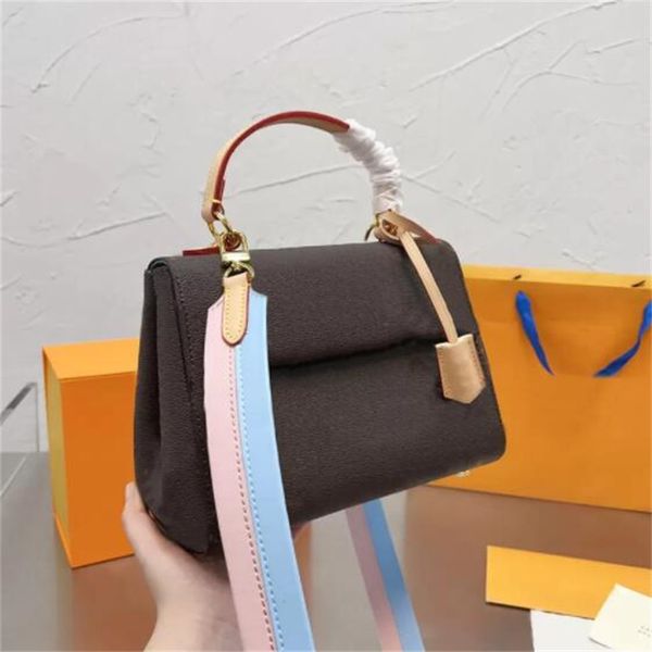 designer tote women cluny bb handbag shulder bag cowhide leather tote crossbody bags two color belt l letter pattern fashion classic handbag
designer tote women cluny bb handbag shulder bag cowhide leather tote crossbody bags two color belt l letter pattern fashion classic handbag