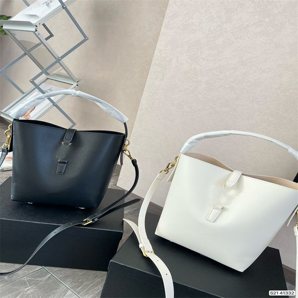 handbag autumn and winter large-capacity shopping bag underarm bag simple retro portable shoulder bag square underarm bag
handbag autumn and winter large-capacity shopping bag underarm bag simple retro portable shoulder bag square underarm bag