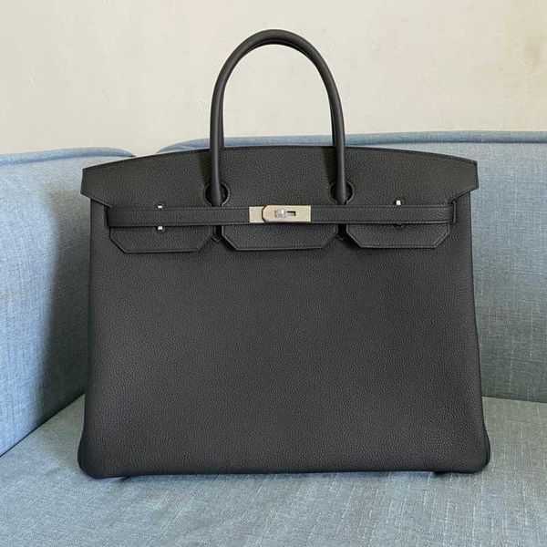 herme birkin bags handmade wax thread sewing large bag 40cm black silver button togo skin litchi pattern high-end portable women's bag
herme birkin bags handmade wax thread sewing large bag 40cm black silver button togo skin litchi pattern high-end portable women's bag