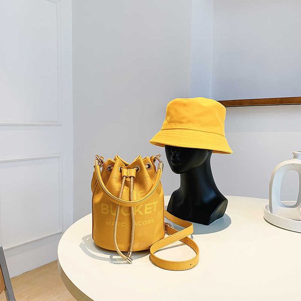 handbag 2023 fashion women's bag leather quality handbag fashionable one shoulder women trend bucket lady urban popular simple letter m
handbag 2023 fashion women's bag leather quality handbag fashionable one shoulder women trend bucket lady urban popular simple letter m