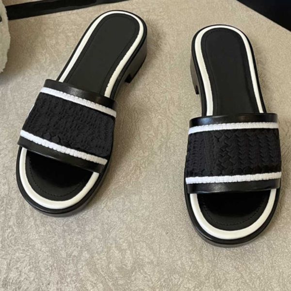 2023 design spring and summer new small fragrance embroidered flip flop women wear versatile beach roman shoes and thick heel sandals, Black
2023 design spring and summer new small fragrance embroidered flip flop women wear versatile beach roman shoes and thick heel sandals, Black