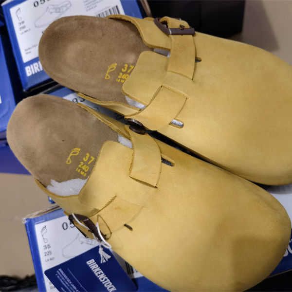 slippers factory designer birkinstocks germany boken leather baotou semi-trailer boken cork slippers men's and women's shoes bosto, Black
slippers factory designer birkinstocks germany boken leather baotou semi-trailer boken cork slippers men's and women's shoes bosto, Black