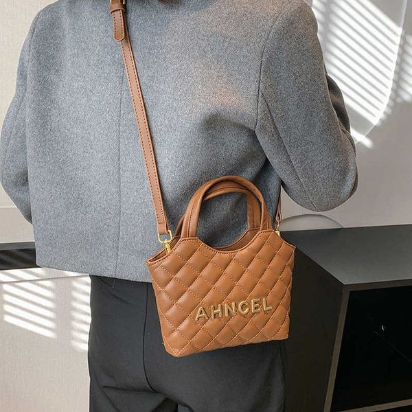 handbag 2023 fashion women's bag leather quality handbag fashionable shoulder small people can wear lingge for women fashion one-should
handbag 2023 fashion women's bag leather quality handbag fashionable shoulder small people can wear lingge for women fashion one-should