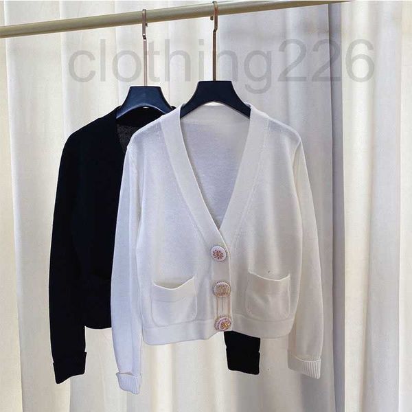 designer designer 2022 runway women's sweaters spring autumn new v-neck long sleeve knitted coats elegant ladies sequin tassels button, White;black
designer designer 2022 runway women's sweaters spring autumn new v-neck long sleeve knitted coats elegant ladies sequin tassels button, White;black