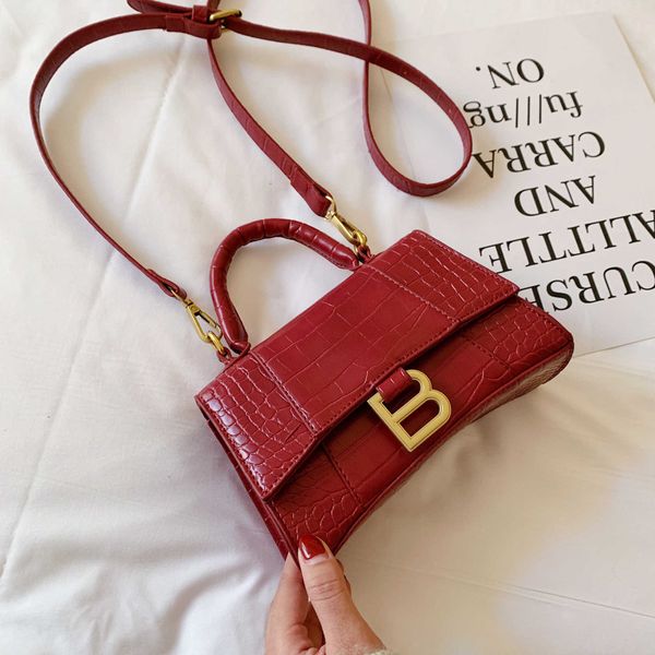 handbag 2023 fashion women's bag leather quality handbag fashionable crocodile trend letter personality versatile sales niche style sho
handbag 2023 fashion women's bag leather quality handbag fashionable crocodile trend letter personality versatile sales niche style sho
