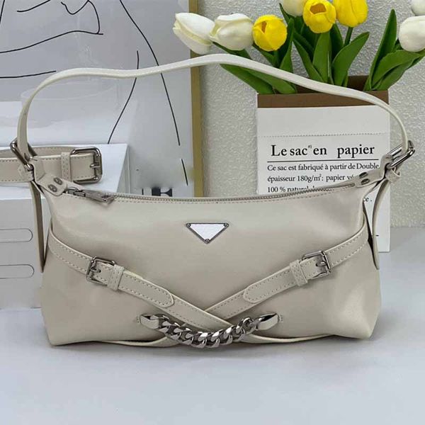 baguette underarm shoulder bag luxury designer tote bag smooth cowhide material black and white handbag women's fashion alphabet logo p
baguette underarm shoulder bag luxury designer tote bag smooth cowhide material black and white handbag women's fashion alphabet logo p