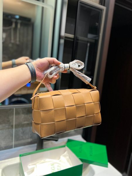 cassette handbag new leather plaid cross leather shoulder bag designer women's handbag padding box straddle banquet handbag messenger w
cassette handbag new leather plaid cross leather shoulder bag designer women's handbag padding box straddle banquet handbag messenger w