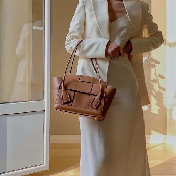 aa arco fashion totes designer luxurys weave shoulder bags fashion casual leather handbags vintage women shopping bags purses
aa arco fashion totes designer luxurys weave shoulder bags fashion casual leather handbags vintage women shopping bags purses