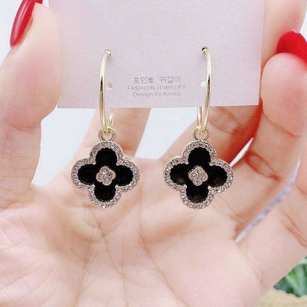 charm 925 silver needle black clover ear buckle korean c-shaped versatile temperament network red face thin earrings, Golden
charm 925 silver needle black clover ear buckle korean c-shaped versatile temperament network red face thin earrings, Golden