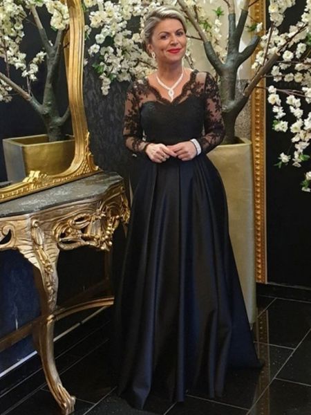 casual dresses elegant black mother of the bride 2023 aline satin lace vneck long sleeves sweep brush train robe de femmes 230221, Black;gray
casual dresses elegant black mother of the bride 2023 aline satin lace vneck long sleeves sweep brush train robe de femmes 230221, Black;gray