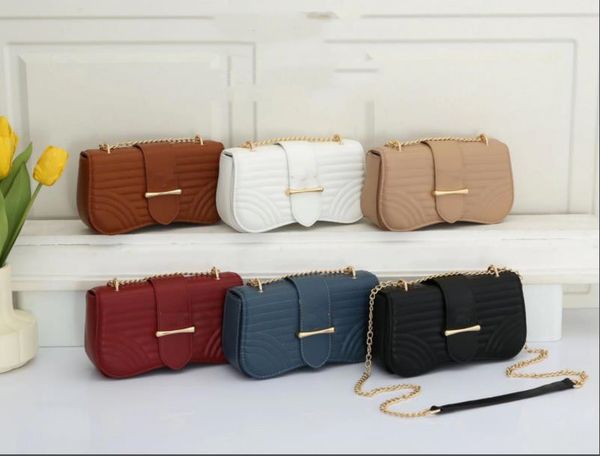 2023 designers bags women fashion shoulder bag gold chain bag leather handbags lady type quilted lattice chains flap luxurious purse 8819
2023 designers bags women fashion shoulder bag gold chain bag leather handbags lady type quilted lattice chains flap luxurious purse 8819