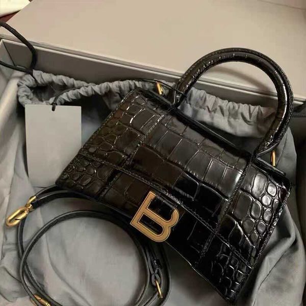handbag 2023 hand fashionable new niche advanced sense home crocodile pattern hourglass single shoulder crossbody bag handbag 
handbag 2023 hand fashionable new niche advanced sense home crocodile pattern hourglass single shoulder crossbody bag handbag