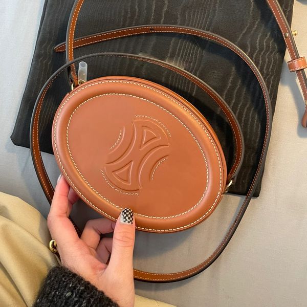 luxurys designer triomphes shoulder bags women's men mini evening bags famous fashion round oval wallet smooth calfskin leather handbag
luxurys designer triomphes shoulder bags women's men mini evening bags famous fashion round oval wallet smooth calfskin leather handbag