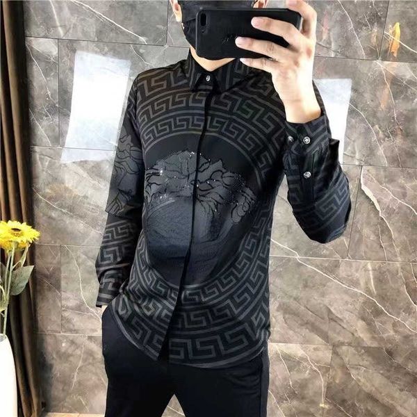 mens casual shirts designer mens casual shirt fashion medusa diamond print long sleeved lapel thin cardigan coat silk shirt, White;black
mens casual shirts designer mens casual shirt fashion medusa diamond print long sleeved lapel thin cardigan coat silk shirt, White;black