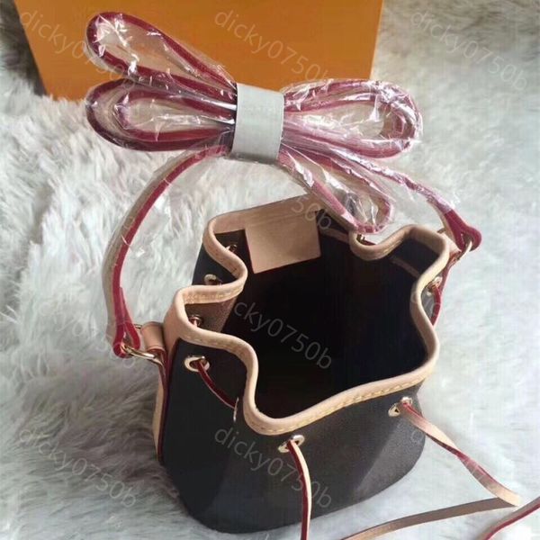 luxury bucket bag mini drawstring bags fashion satchel shoulder handbag designer clutch new orignal canvas genuine leather lady messenger ba
luxury bucket bag mini drawstring bags fashion satchel shoulder handbag designer clutch new orignal canvas genuine leather lady messenger ba