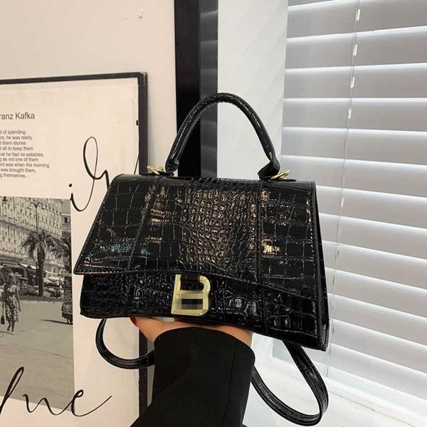 factory wholesale women's bag women diagonal small square bag red one-shoulder shoulder messenger handbags 55%off
factory wholesale women's bag women diagonal small square bag red one-shoulder shoulder messenger handbags 55%off
