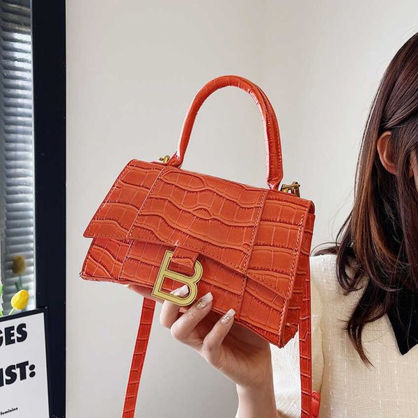 factory wholesale women's bag hourglass women's versatile one-shoulder messenger portable small square black women's bag shou
factory wholesale women's bag hourglass women's versatile one-shoulder messenger portable small square black women's bag shou