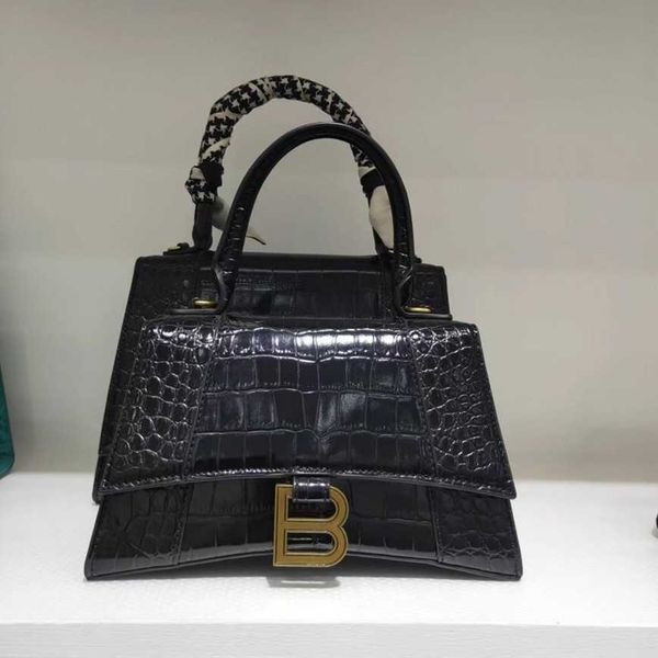 2023 women bags factory handbags 55%off hourglass hand one shoulder messenger red lady bag designer luxury shoulder handbags
2023 women bags factory handbags 55%off hourglass hand one shoulder messenger red lady bag designer luxury shoulder handbags