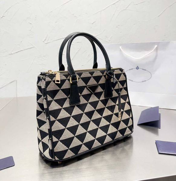 designer bags fashion large capacity canvas triangle pattern killer handbags luxury women shopping crossbody totes
designer bags fashion large capacity canvas triangle pattern killer handbags luxury women shopping crossbody totes