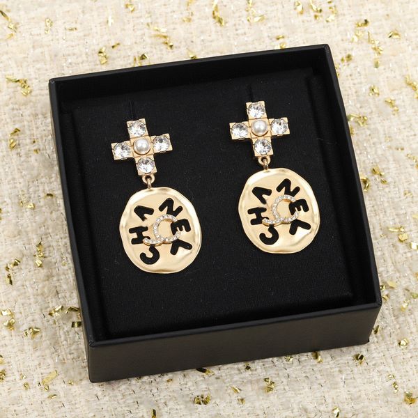 2023 luxury qulity charm drop earring oval hae wit diamond in 18k gold plated hollow design have box stamp ps3350, Golden
2023 luxury qulity charm drop earring oval hae wit diamond in 18k gold plated hollow design have box stamp ps3350, Golden