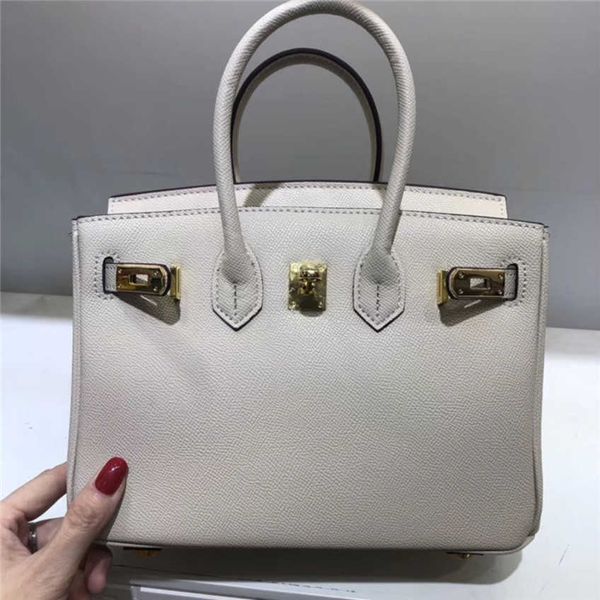 factory wholesale women's bag women's handbags leather portable single-shoulder messenger bag popular classic shoulder messenger h 
factory wholesale women's bag women's handbags leather portable single-shoulder messenger bag popular classic shoulder messenger h