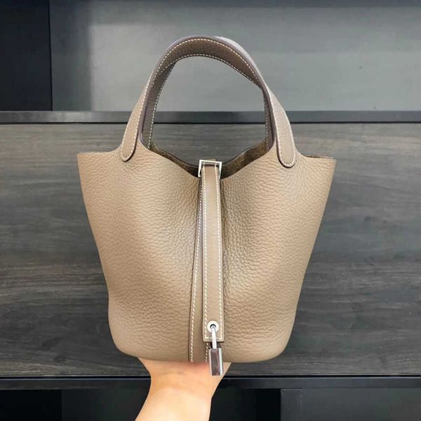 designer herme picotin lock bags online outlet handbag women's 2023 new summer vegetables basket litchi patter
designer herme picotin lock bags online outlet handbag women's 2023 new summer vegetables basket litchi patter