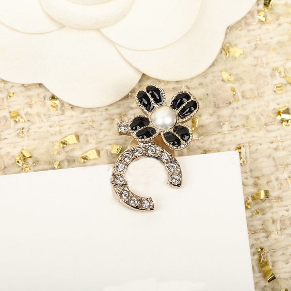 2023 luxury quality black flower shape charm brooch with diamond in 18k gold plated have box stamp ps3328, Golden
2023 luxury quality black flower shape charm brooch with diamond in 18k gold plated have box stamp ps3328, Golden