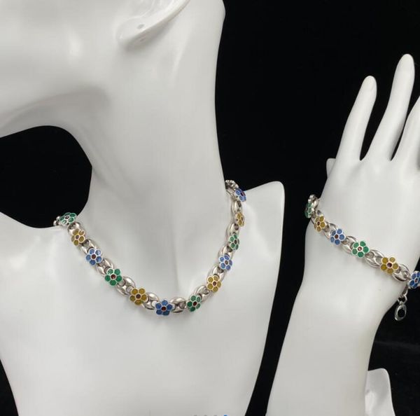 fashion full flower chokers necklace luxury designer bracelet chain have stamp brass material for women wedding party gift jewelry with box, Golden;silver
fashion full flower chokers necklace luxury designer bracelet chain have stamp brass material for women wedding party gift jewelry with box, Golden;silver