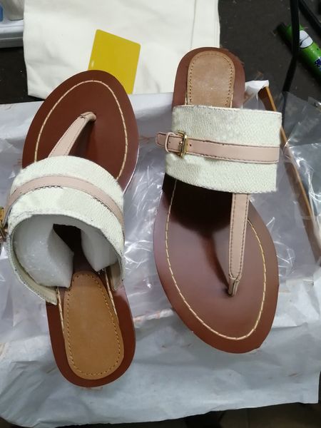 2023classic men slippers big summer man beach slipper women shoes slides letter womens flat designer shoe metal button sandals lazy lady sho, Black
2023classic men slippers big summer man beach slipper women shoes slides letter womens flat designer shoe metal button sandals lazy lady sho, Black