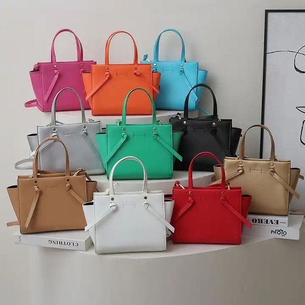 2022 new arrivals pu leather solid color handbags purse ladies shoulder bags purses handbags for women luxury, Blue;pink
2022 new arrivals pu leather solid color handbags purse ladies shoulder bags purses handbags for women luxury, Blue;pink