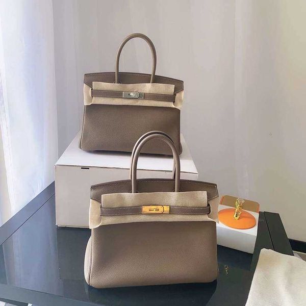 designer bags 55%off classic wrapping line leather women's bag buckle handbag new fashion shoulder crossbody handbags
designer bags 55%off classic wrapping line leather women's bag buckle handbag new fashion shoulder crossbody handbags