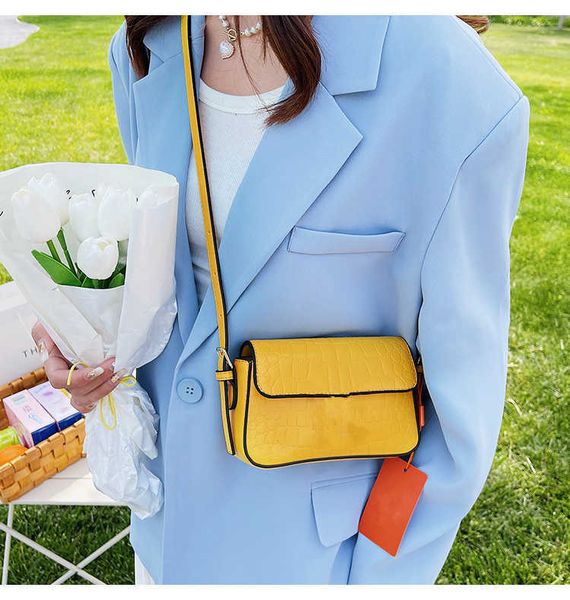 womens bag 2023 new fashion portable single shoulder messenger bag small square bags, Red;black
womens bag 2023 new fashion portable single shoulder messenger bag small square bags, Red;black
