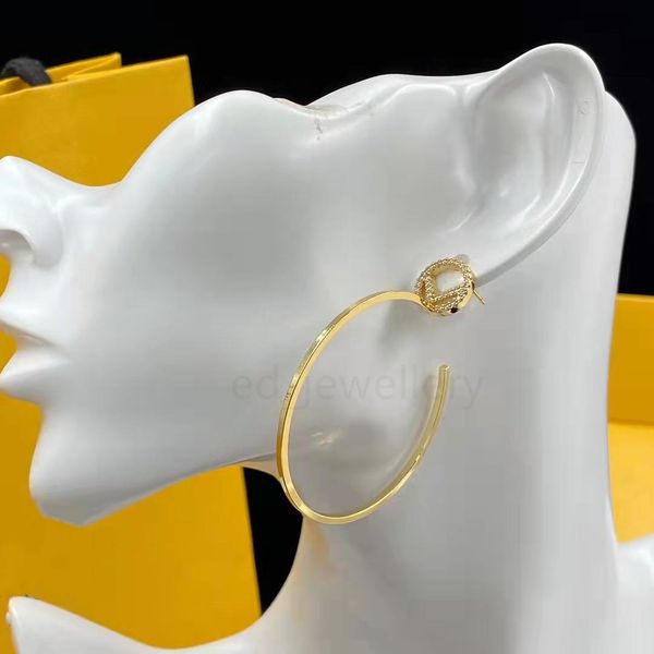 2022 brand jewelry designer c gold hoop letter d earrings women's party wedding couple gift 925 silver, Golden;silver
2022 brand jewelry designer c gold hoop letter d earrings women's party wedding couple gift 925 silver, Golden;silver
