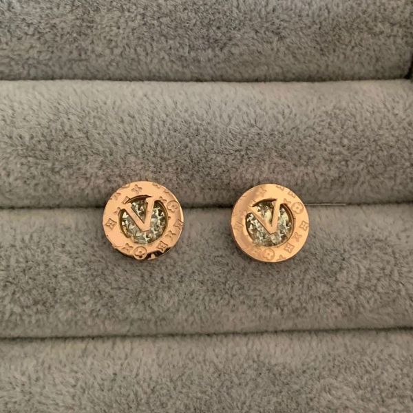 luxury style v letter women designer studs rose gold titanium steel fashion couple earrings, Golden;silver
luxury style v letter women designer studs rose gold titanium steel fashion couple earrings, Golden;silver