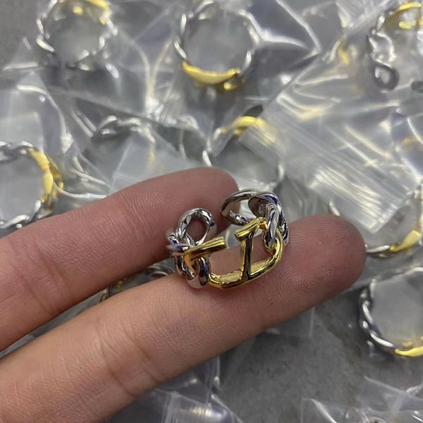 european and american women's wedding rings bright drill metal unique hollow v-letter ring lady jewelry couple exquisite anniversary vl, Slivery;golden
european and american women's wedding rings bright drill metal unique hollow v-letter ring lady jewelry couple exquisite anniversary vl, Slivery;golden
