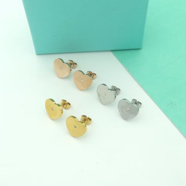 fashion designer earrings classic womens luxury exquisite workmanship leisure versatile essential small fresh earring is very good with box, Golden;silver
fashion designer earrings classic womens luxury exquisite workmanship leisure versatile essential small fresh earring is very good with box, Golden;silver