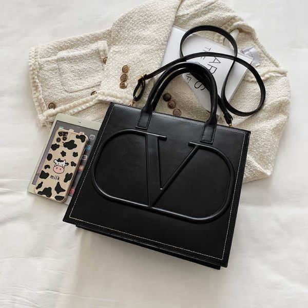 handbag 2023 fashion women's bag leather quality handbag able sense big and version fashion one shoulder bucket retro versatile messeng
handbag 2023 fashion women's bag leather quality handbag able sense big and version fashion one shoulder bucket retro versatile messeng