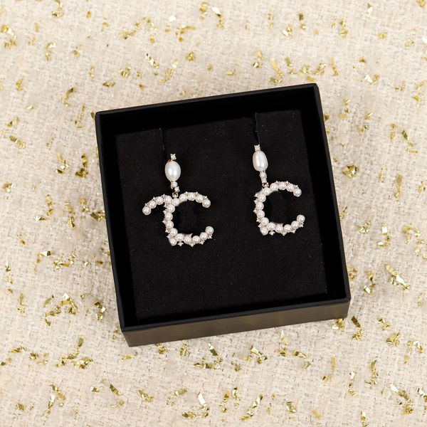 2023 luxury quality charm drop earring with diamond and nature shell beads and simple desig have box stamp ps3343, Golden
2023 luxury quality charm drop earring with diamond and nature shell beads and simple desig have box stamp ps3343, Golden