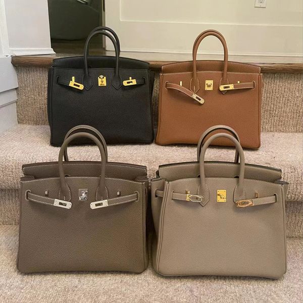 luxurys designer classic clutch bags shoulder bag women men pochette and scarf grip luggage stock tote travel weekend leather strap handbag
luxurys designer classic clutch bags shoulder bag women men pochette and scarf grip luggage stock tote travel weekend leather strap handbag
