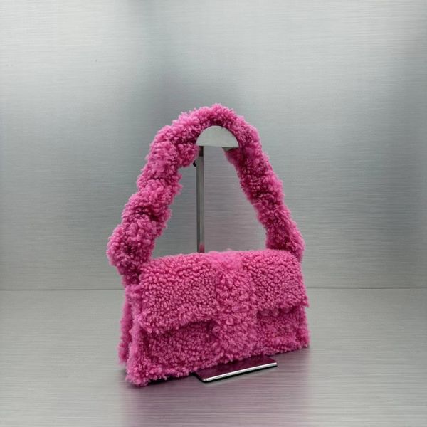 women's bag fashion casual simple high-end quality lamb wool shoulder bag model 2036
women's bag fashion casual simple high-end quality lamb wool shoulder bag model 2036
