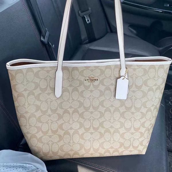 factory wholesale women's bag women's classic buckle tote bag shoulder messenger handbags 55%off
factory wholesale women's bag women's classic buckle tote bag shoulder messenger handbags 55%off