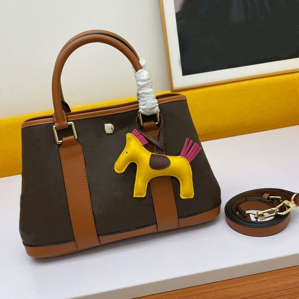 luxury designer totes leather tote bags fashion classic handbags for women purse with pouch wallet woman shopping shoulder bag 2023 hand mes
luxury designer totes leather tote bags fashion classic handbags for women purse with pouch wallet woman shopping shoulder bag 2023 hand mes