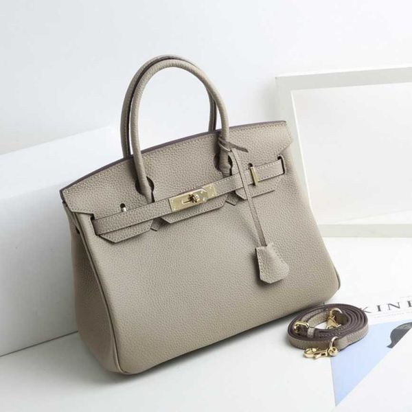 2023 women bags factory handbags 55%off large capacity women's leather one shoulder handbag designer luxury shoulder handbags
2023 women bags factory handbags 55%off large capacity women's leather one shoulder handbag designer luxury shoulder handbags