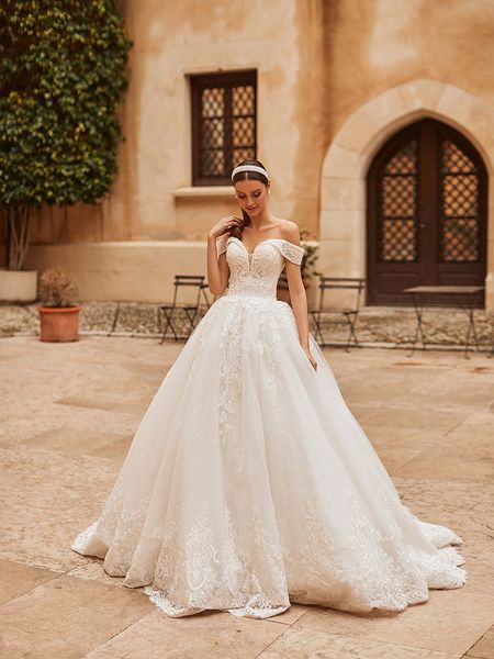 party dresses 2023 boat neck lace a line princess wedding romantic appliques beaded court train vintage bridal gowns 230221, White;black
party dresses 2023 boat neck lace a line princess wedding romantic appliques beaded court train vintage bridal gowns 230221, White;black