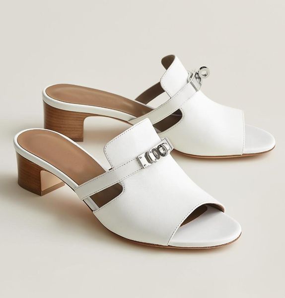 2023 fashion summer luxury women candy sandals shoes goatskin permabrass-plated kelly buckle flip flops brown white black slip on lady beach
2023 fashion summer luxury women candy sandals shoes goatskin permabrass-plated kelly buckle flip flops brown white black slip on lady beach